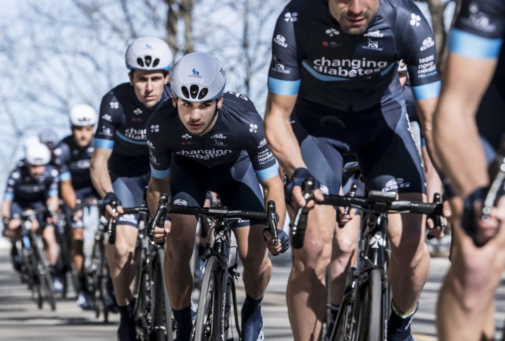 Mehdi Benhamouda &amp; Stephen Clancy in the pack - ©TeamNovoNordisk/©Poby